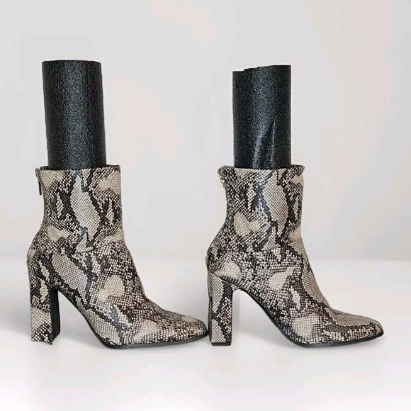 JustFab Inesa Block Heel Bootie  Faux Snakeskin - Size 9 - Picture 1 of 11